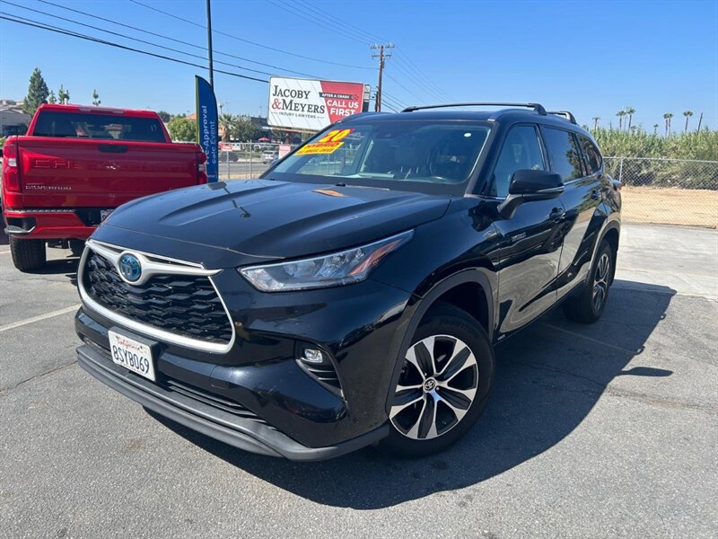 Used 2020 Toyota Highlander XLE AWD/4WD image 12