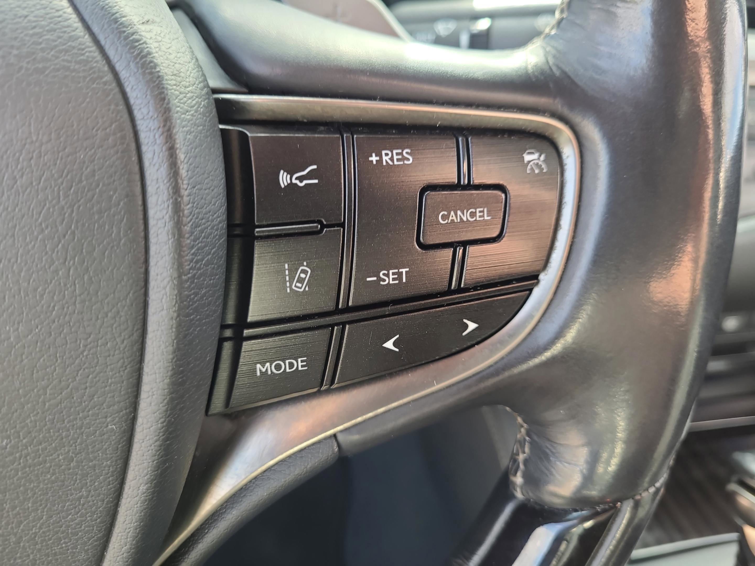 Used 2019 Lexus ES 300h w/ Accessory Package 2 image 23