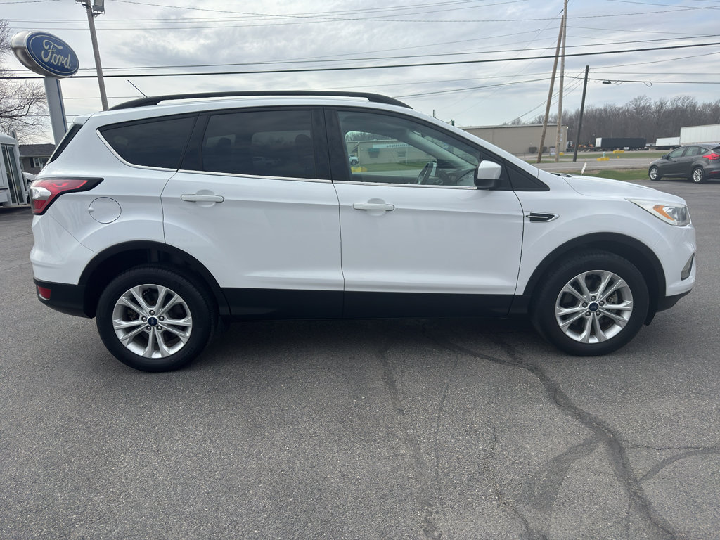 Used 2017 Ford Escape SE w/ Equipment Group 201A image 2