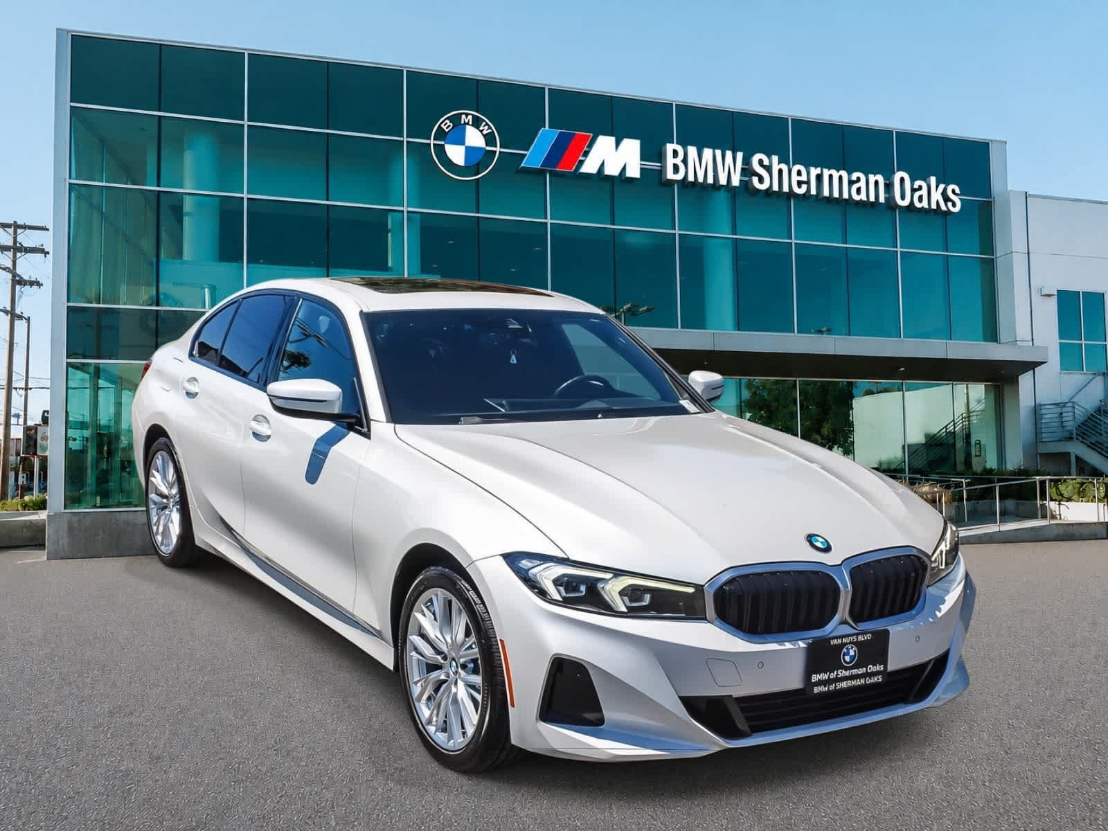 Used 2023 BMW 330i Sedan w/ Convenience Package RWD image 3