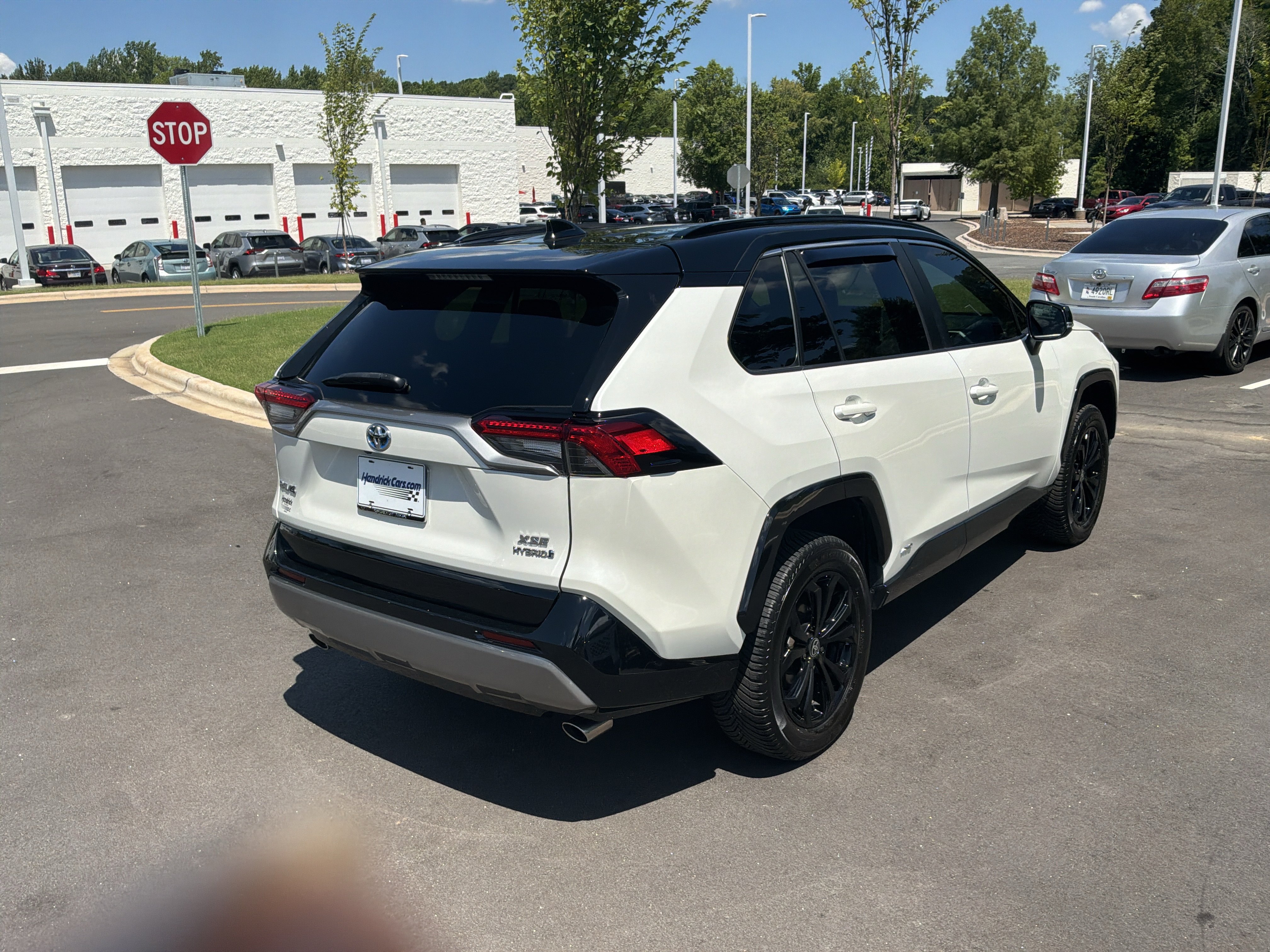 Used 2022 Toyota RAV4 XSE AWD/4WD image 10
