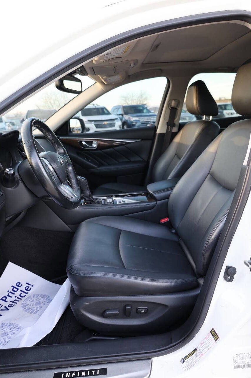Used 2019 INFINITI Q50 Luxe w/ Essential Package (3.0T Luxe) image 13