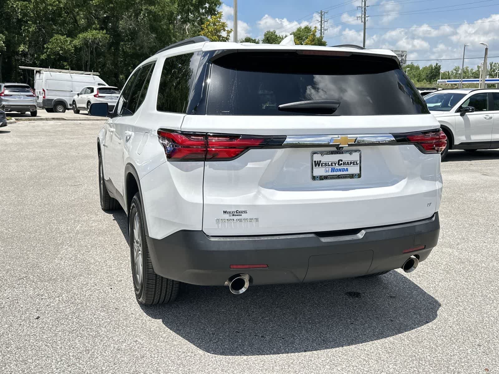 Used 2023 Chevrolet Traverse LT FWD image 3