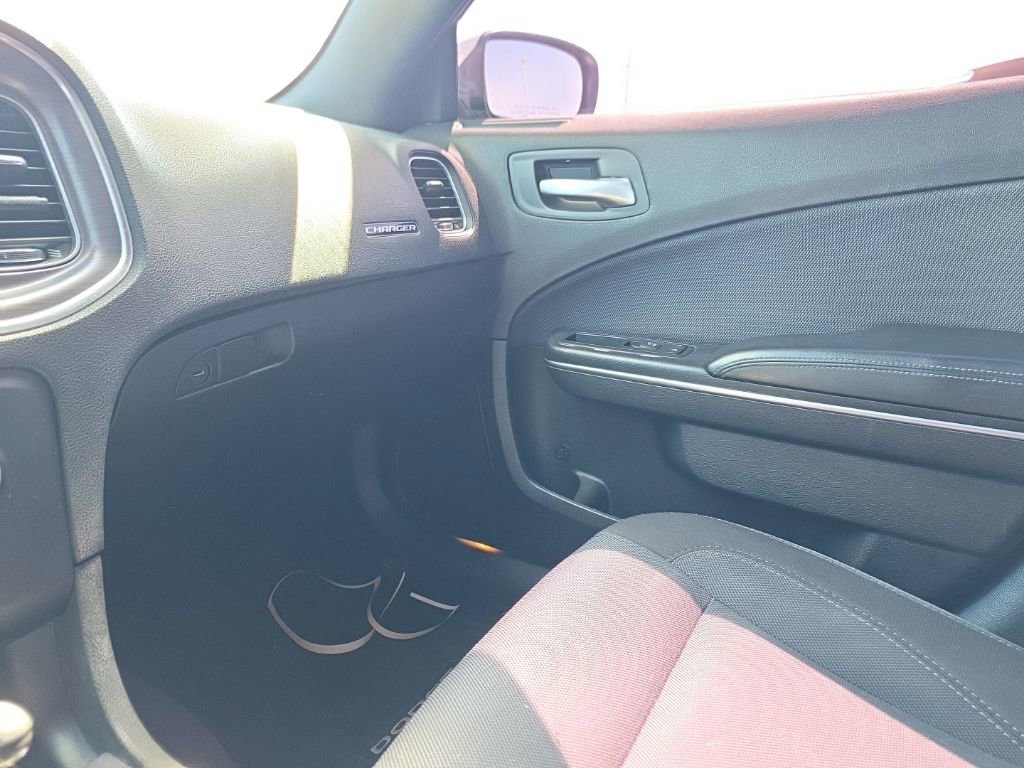 Used 2017 Dodge Charger SE w/ Popular Equipment Group image 17