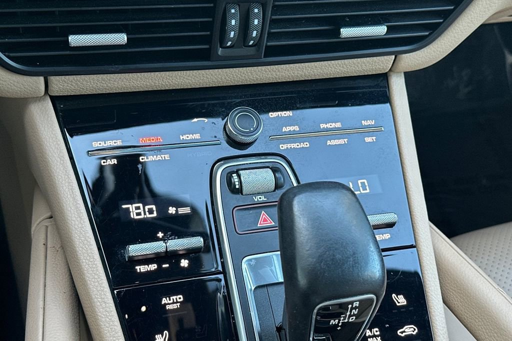 Used 2022 Porsche Cayenne image 21