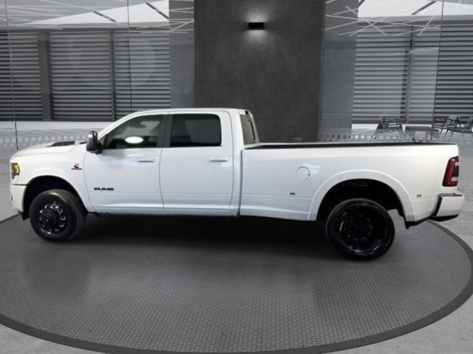 Used 2024 RAM 3500 Limited w/ Night Edition AWD/4WD image 8