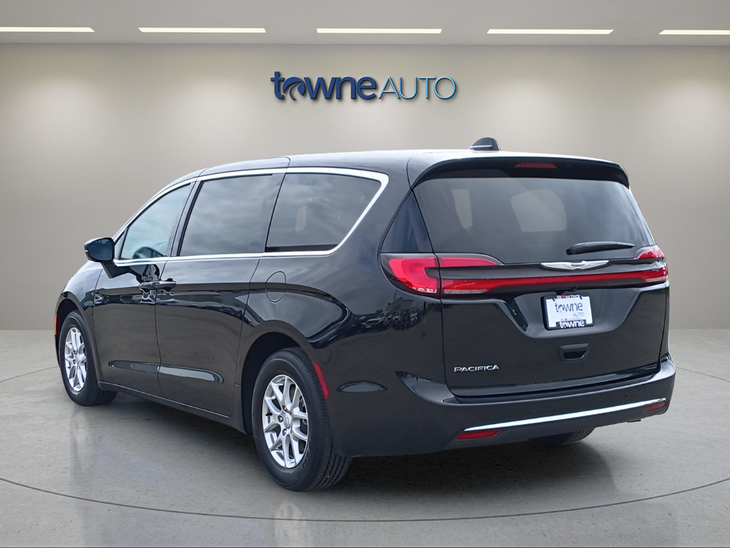 Used 2026 Chrysler Pacifica Select FWD image 4