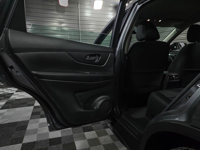 Used 2020 Nissan Rogue S image 32