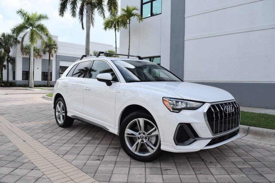 Used 2020 Audi Q3 2.0T Premium w/ Convenience Package AWD/4WD image 1