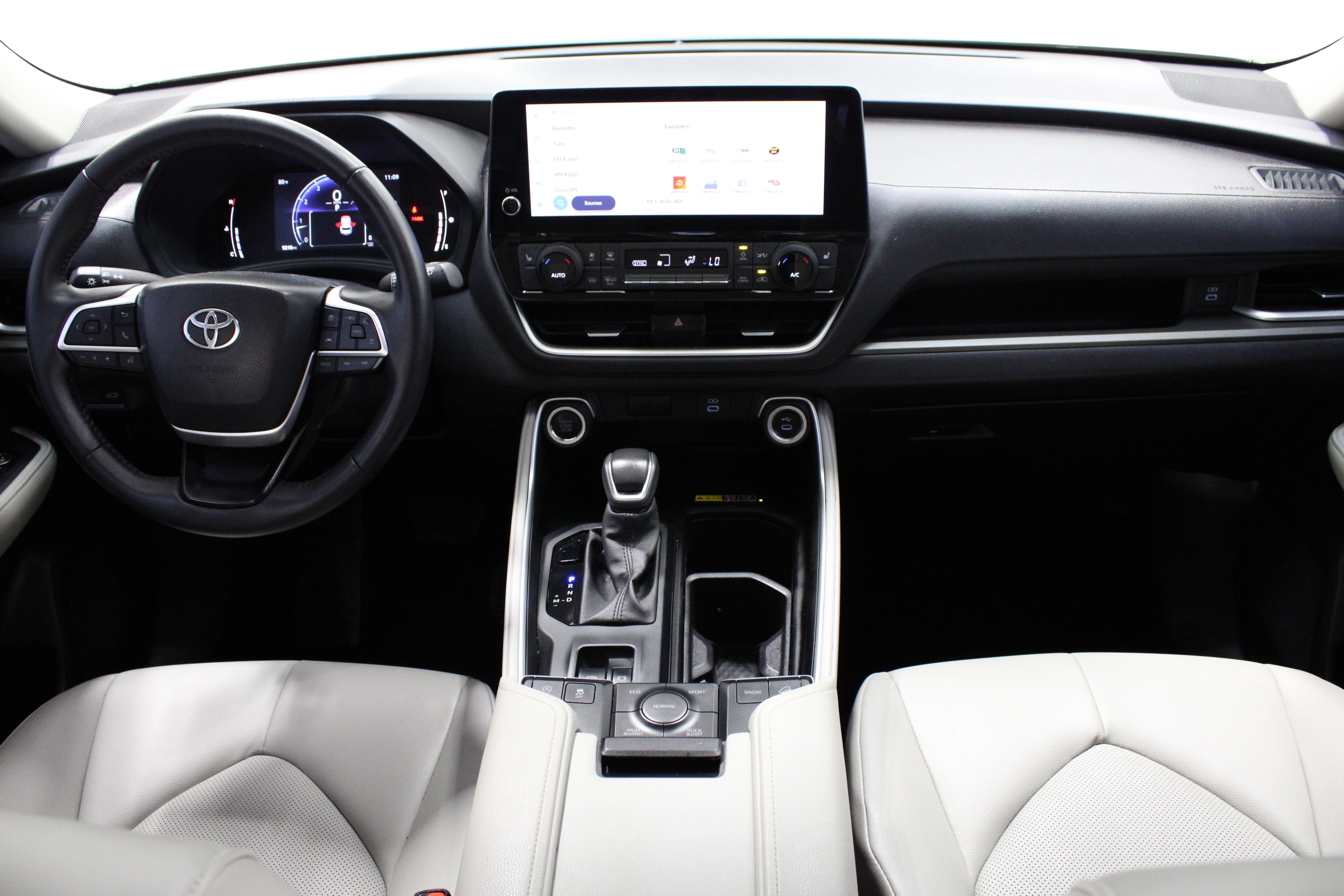 Used 2026 Toyota Grand Highlander AWD image 31