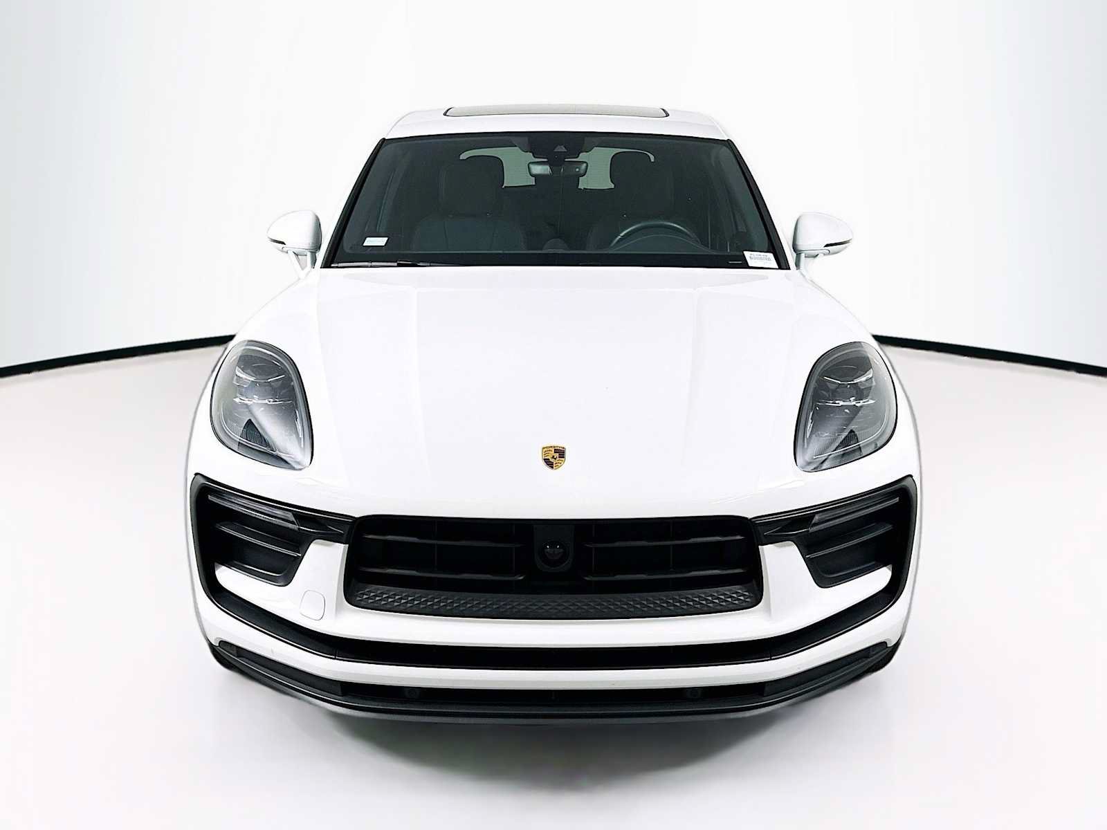 Certified 2025 Porsche Macan AWD/4WD image 6