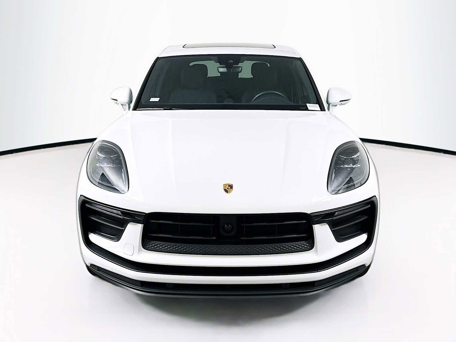 Certified 2025 Porsche Macan AWD/4WD image 6