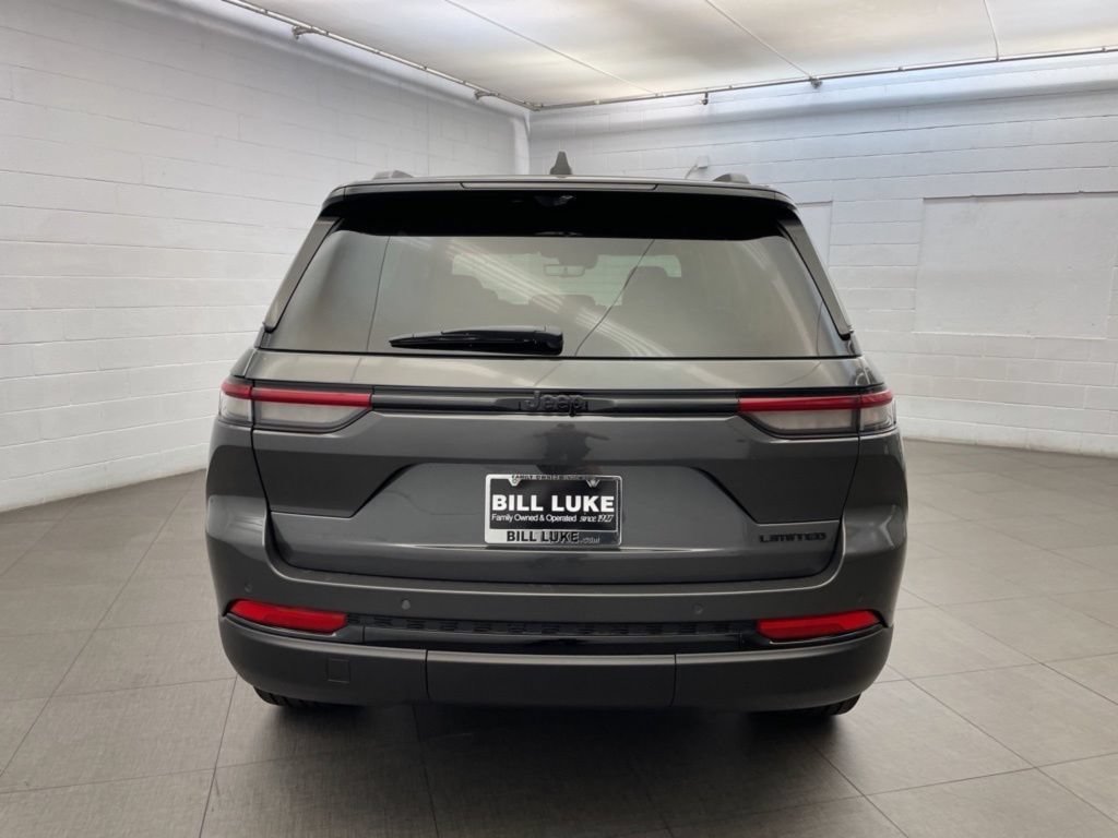 New 2025 Jeep Grand Cherokee Limited w/ Luxury Tech Group II RWD image 4