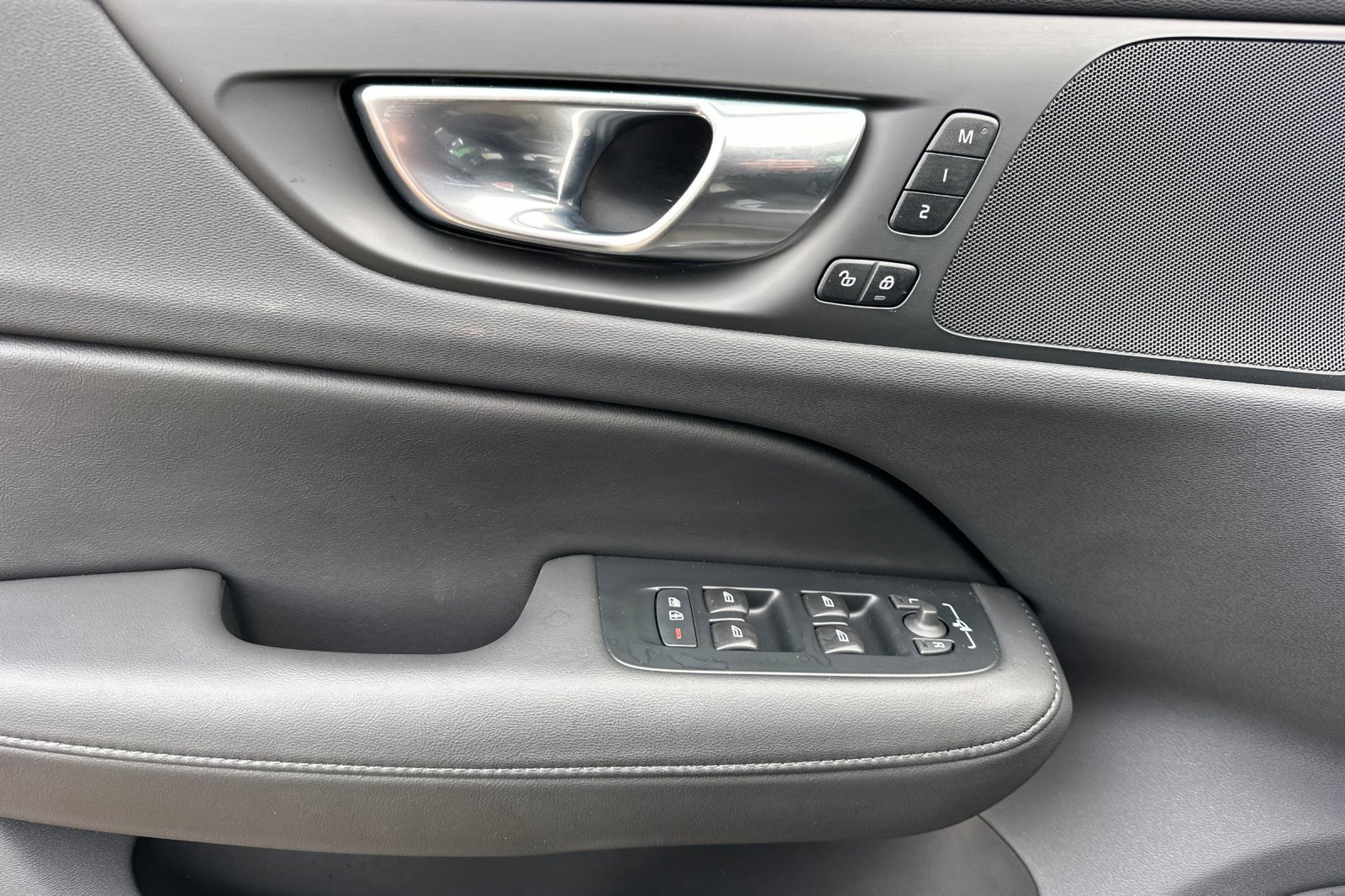 Used 2025 Volvo V60 B5 Cross Country Plus image 10