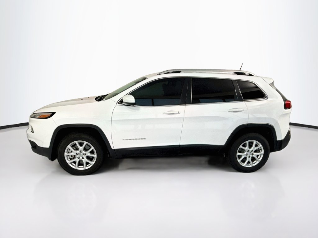 Used 2017 Jeep Cherokee Latitude w/ Cold Weather Group AWD/4WD image 8