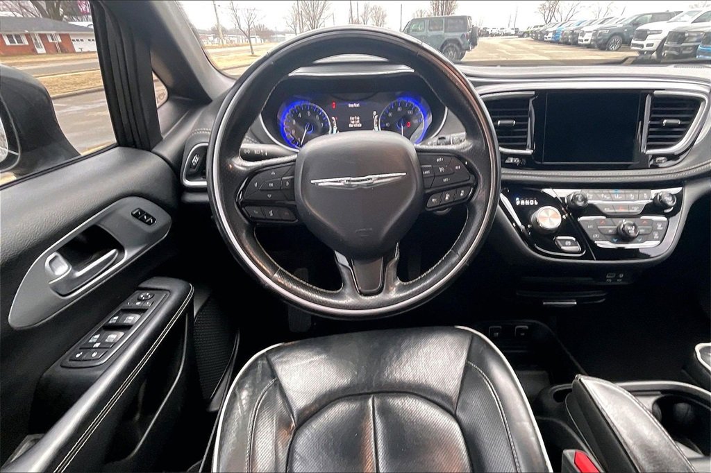 Used 2018 Chrysler Pacifica Limited w/ Advanced Safetytec Group image 5