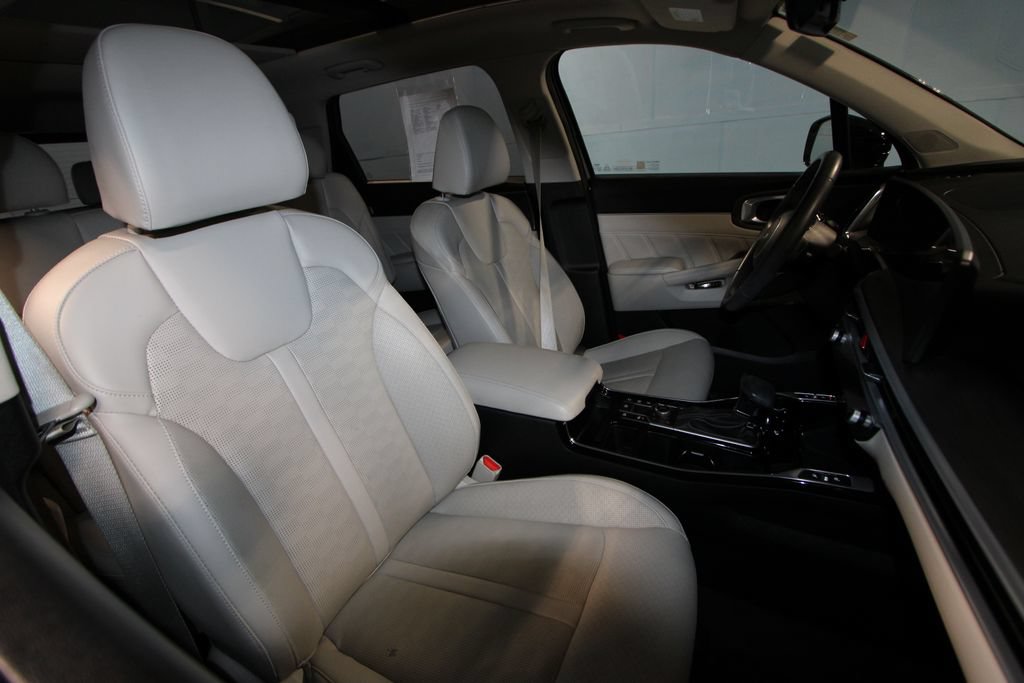 Used 2025 Kia Sorento SX AWD/4WD image 24
