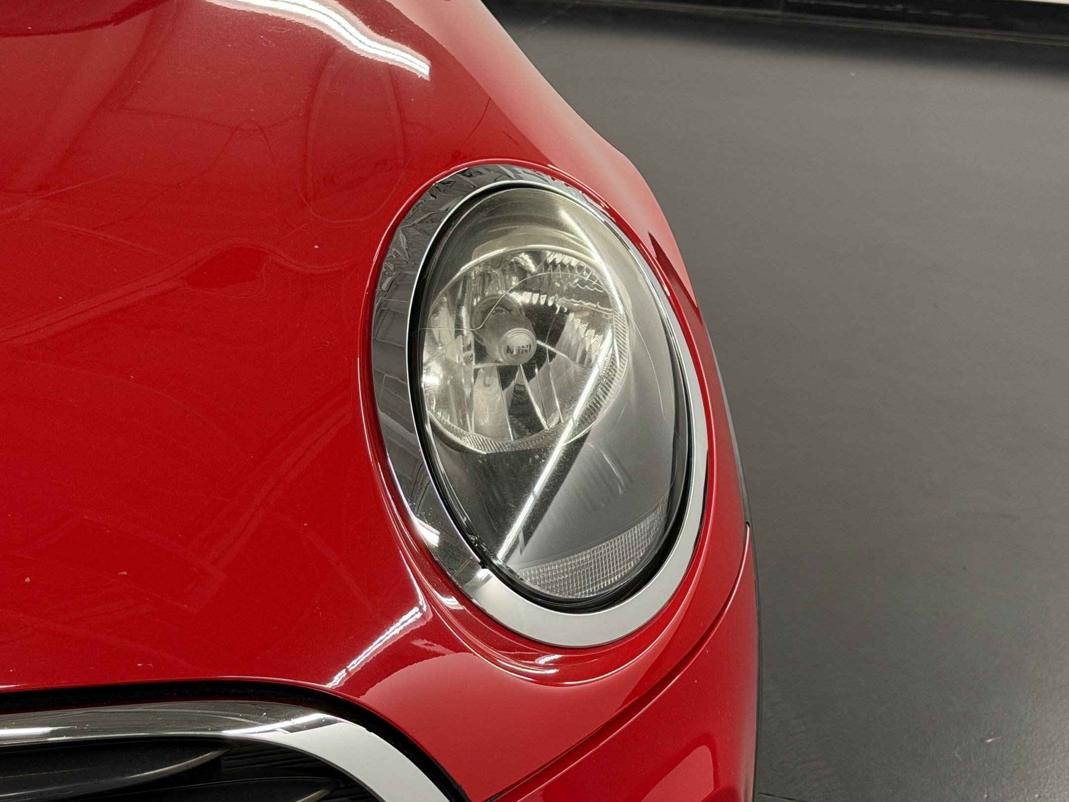 Used 2019 MINI Cooper 2-Door Hardtop w/ Signature Upholstery Package FWD image 11