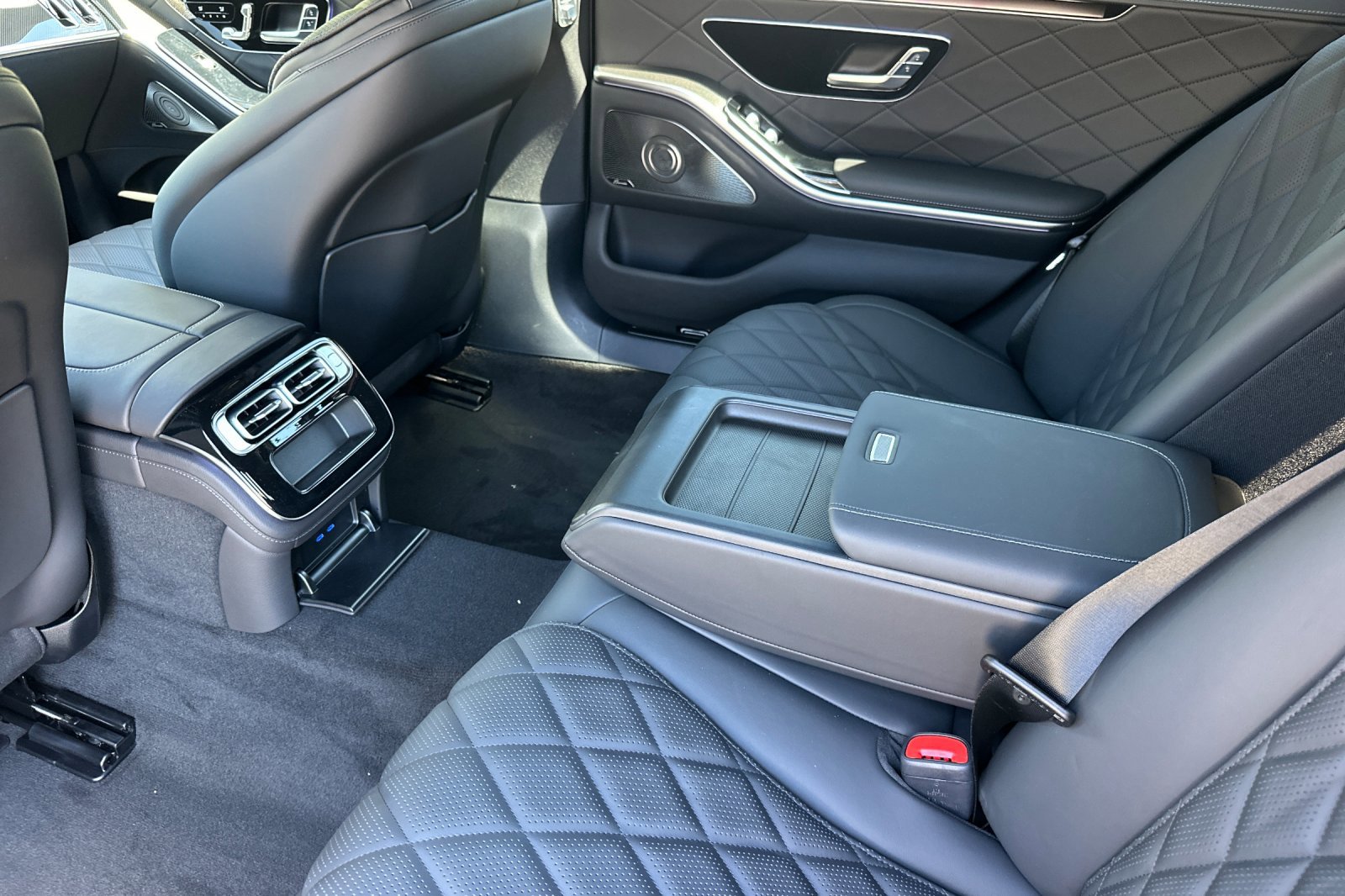 New 2025 Mercedes-Benz S 580e 4MATIC Sedan image 31