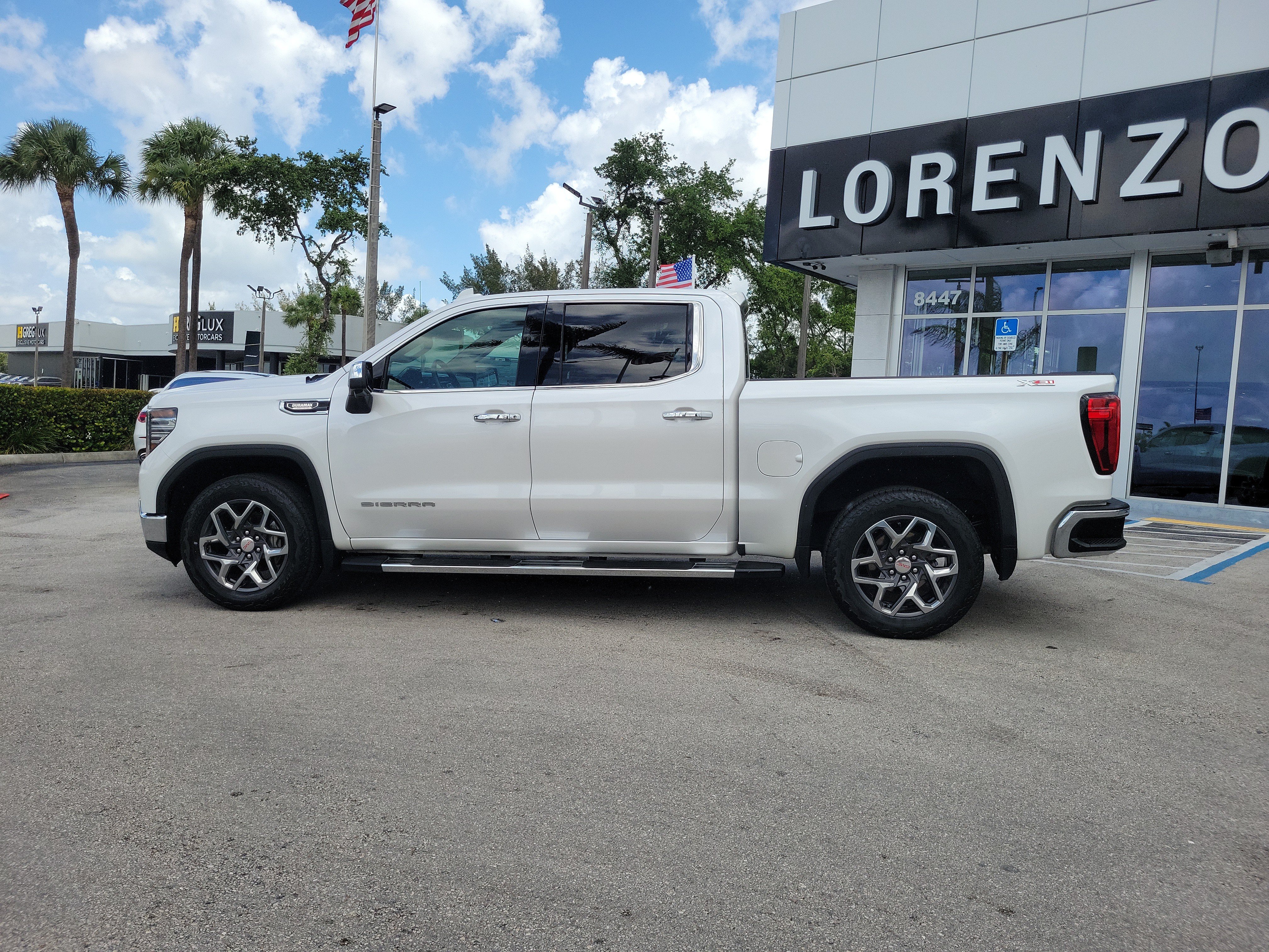 Used 2023 GMC Sierra 1500 SLT w/ SLT Premium Package AWD/4WD image 8