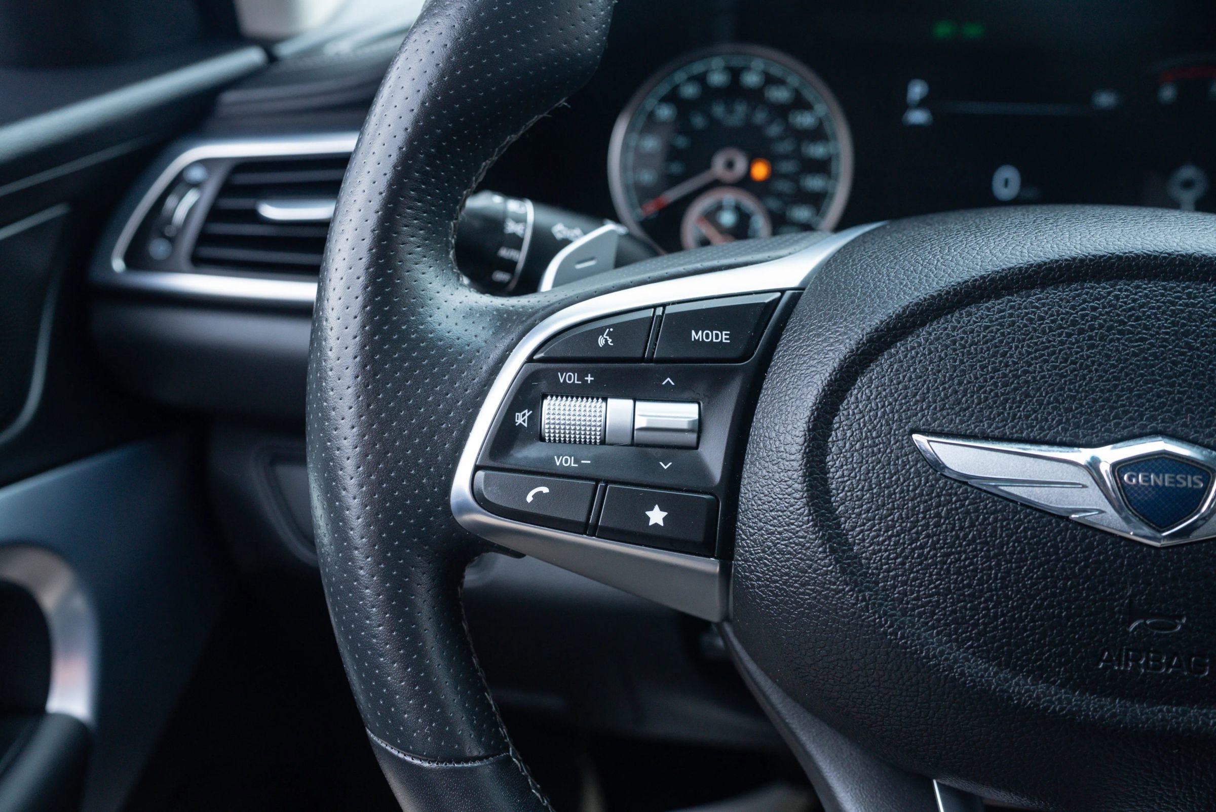 Used 2023 Genesis G70 2.0T image 28