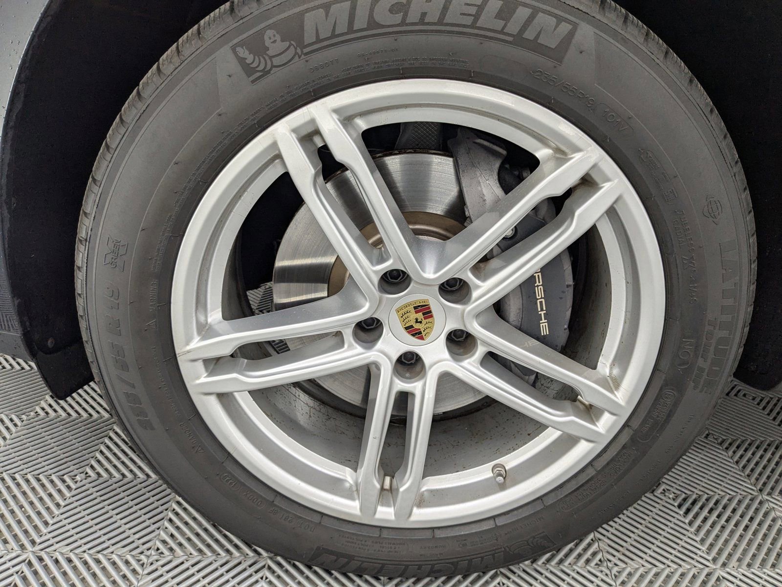 Certified 2026 Porsche Macan Turbo AWD/4WD image 13