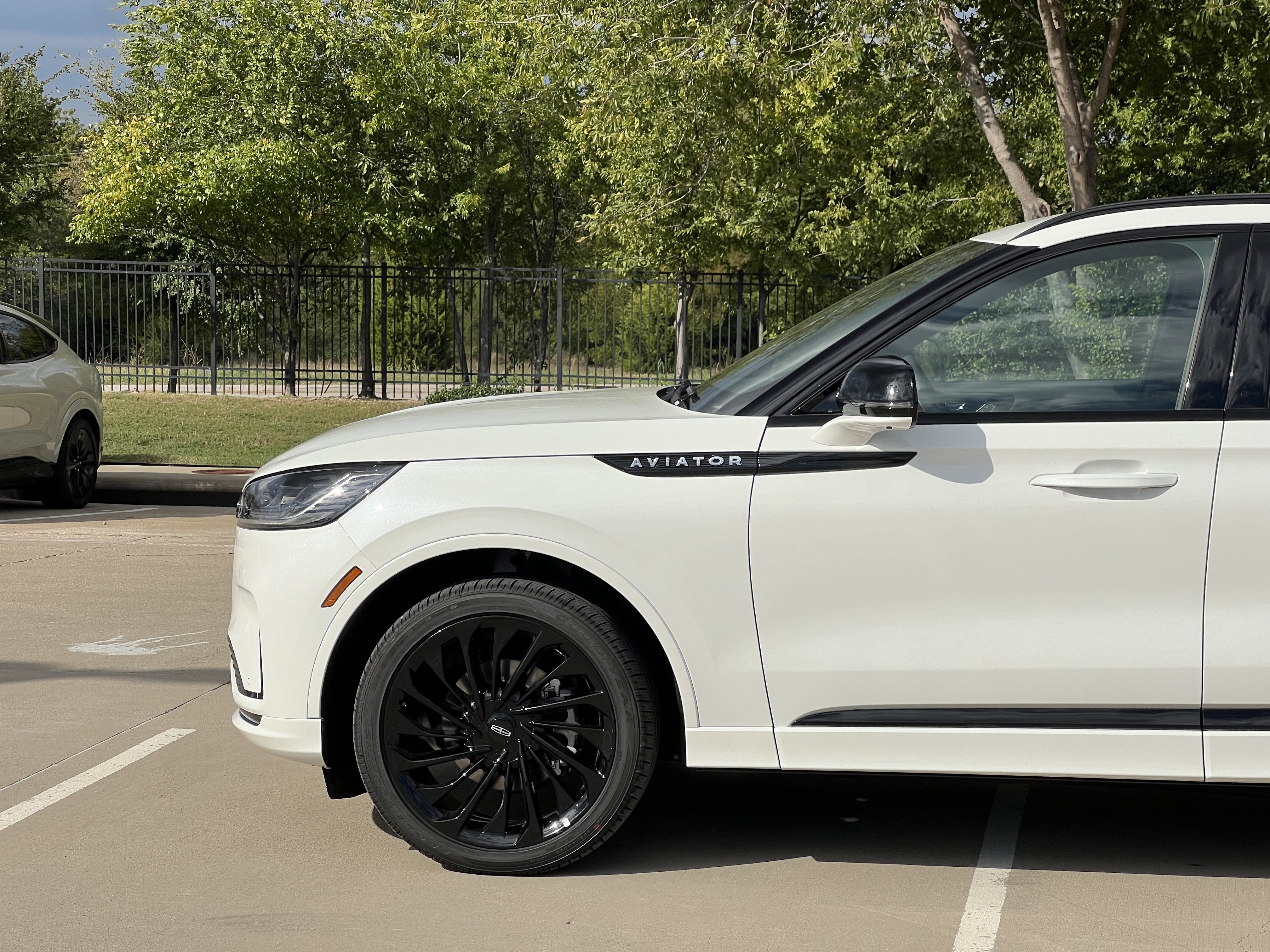 New 2027 Lincoln Aviator Reserve w/ Luxury Package RWD image 5