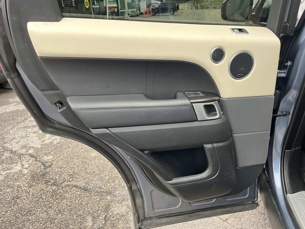 Used 2020 Land Rover Range Rover Sport HSE image 18