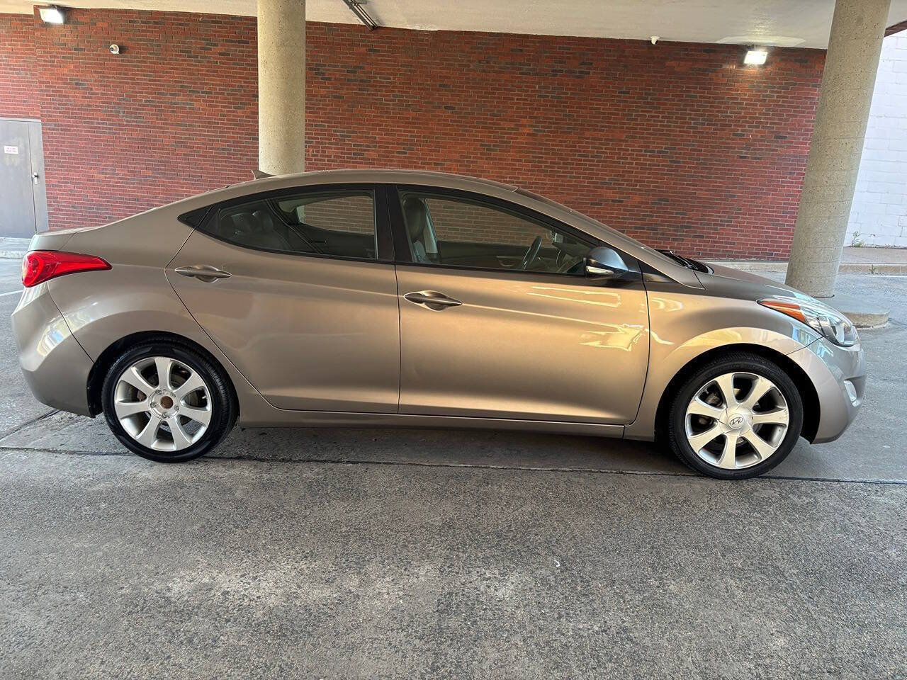 Used 2012 Hyundai Elantra Limited FWD image 4