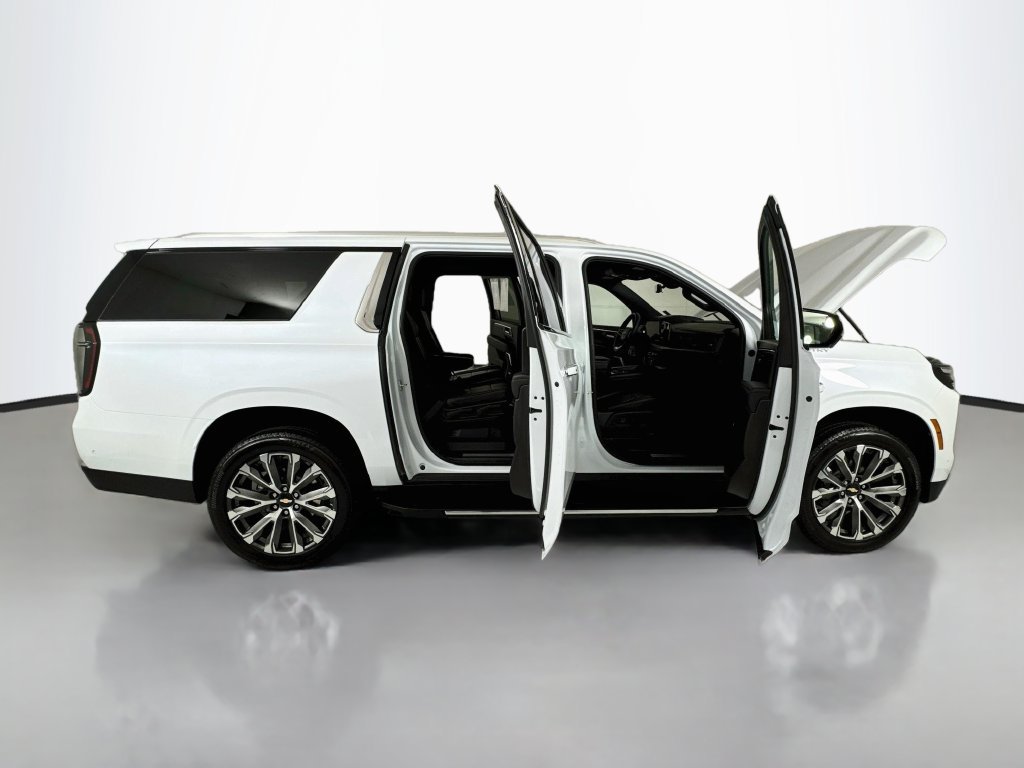 Used 2026 Chevrolet Suburban High Country w/ Sun And Tow Package AWD/4WD image 32