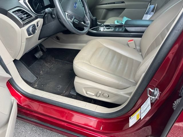 Used 2018 Ford Fusion SE w/ Fusion SE Technology Package FWD image 10