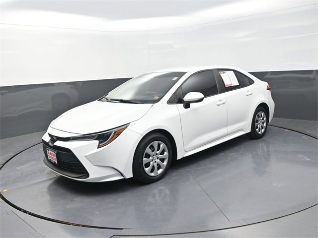 Used 2023 Toyota Corolla LE image 4