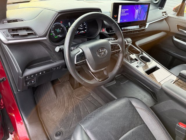 Certified 2025 Toyota Sienna Platinum AWD/4WD image 13