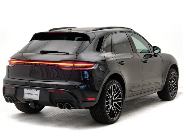 Certified 2025 Porsche Macan Turbo AWD/4WD image 33