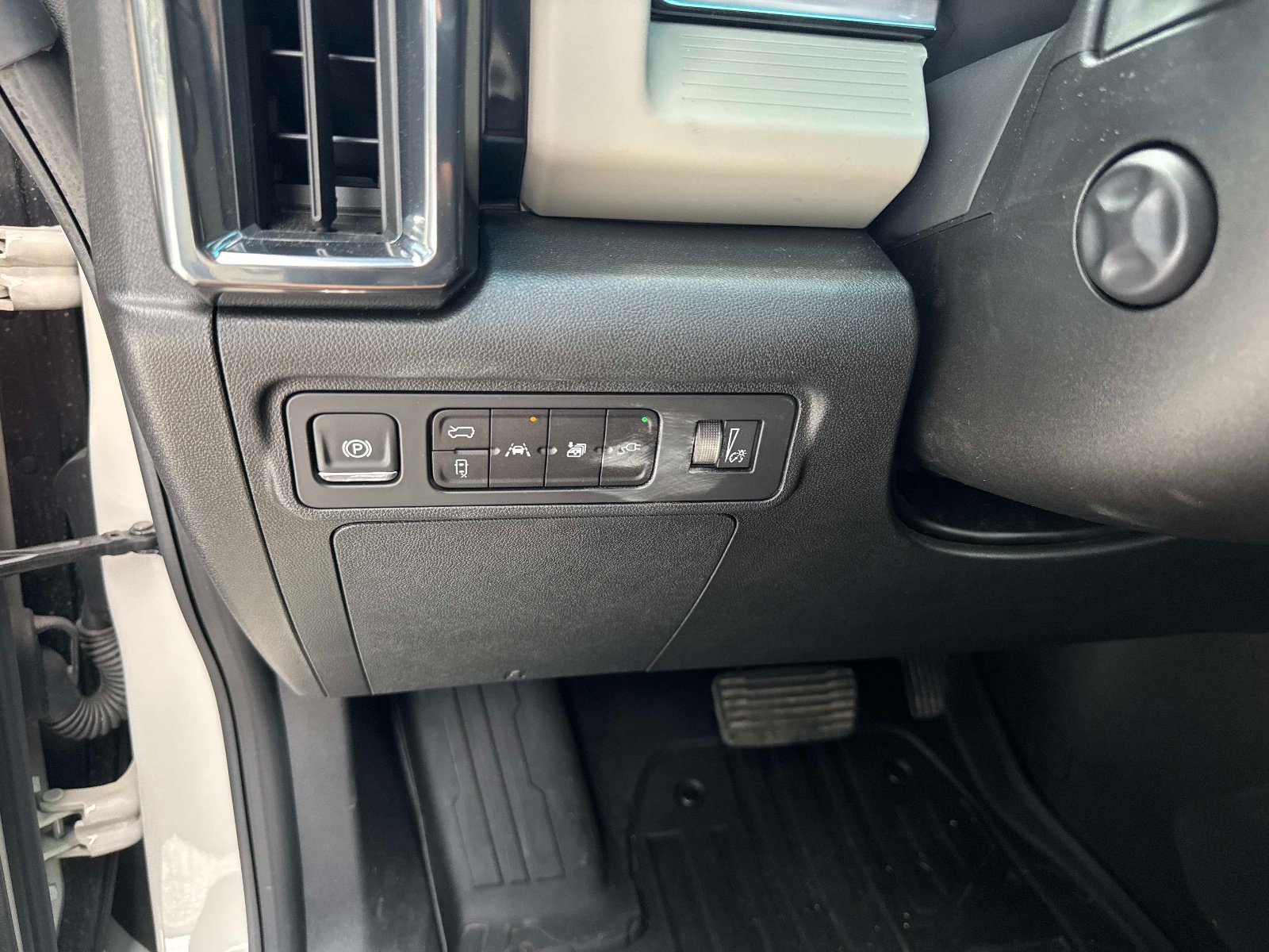 Used 2026 GMC Hummer EV SUV AWD/4WD image 32