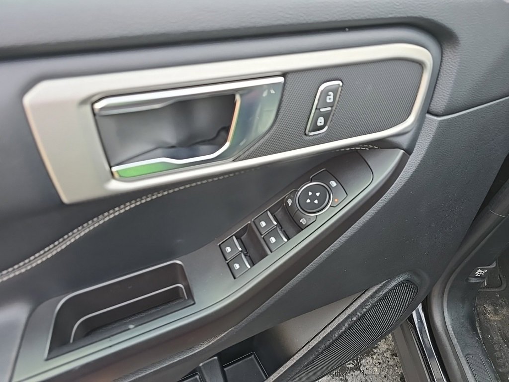 Used 2020 Ford Explorer XLT w/ Equipment Group 202A image 16