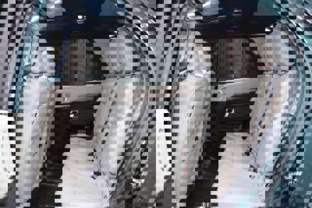 Used 2017 Land Rover Discovery HSE image 22