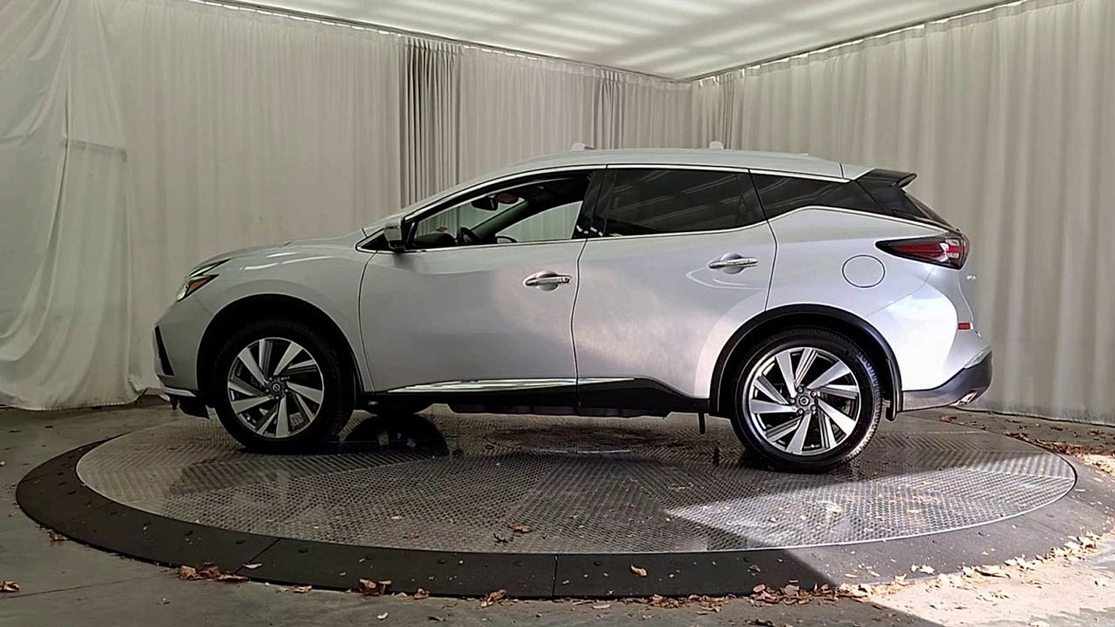 Used 2019 Nissan Murano SL image 2