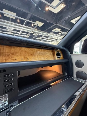 Used 2009 Rolls-Royce Phantom Sedan RWD image 37