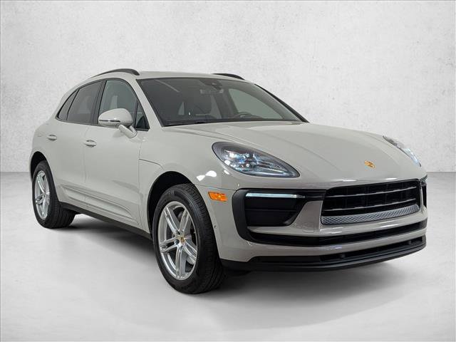 Certified 2022 Porsche Macan image 7