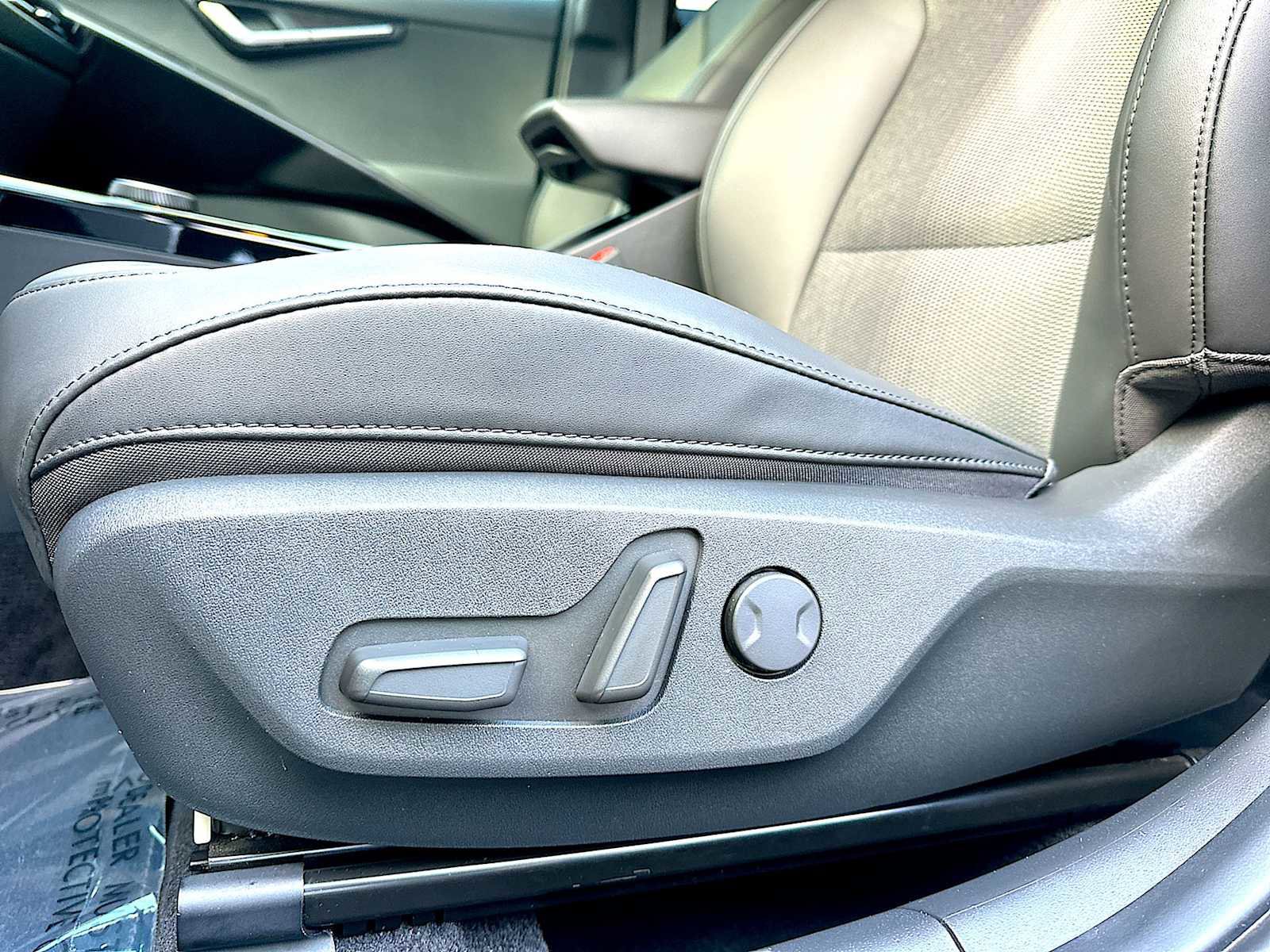 Used 2023 Kia Niro EX w/ EX Cold Weather Package image 14