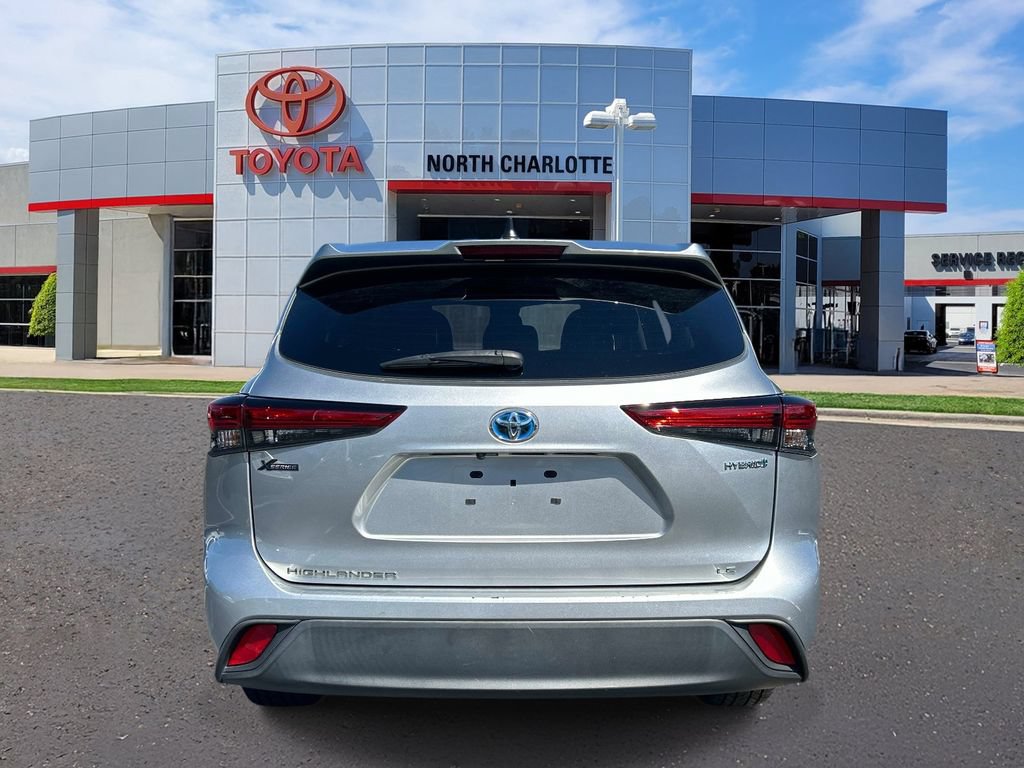 Used 2022 Toyota Highlander LE FWD image 6