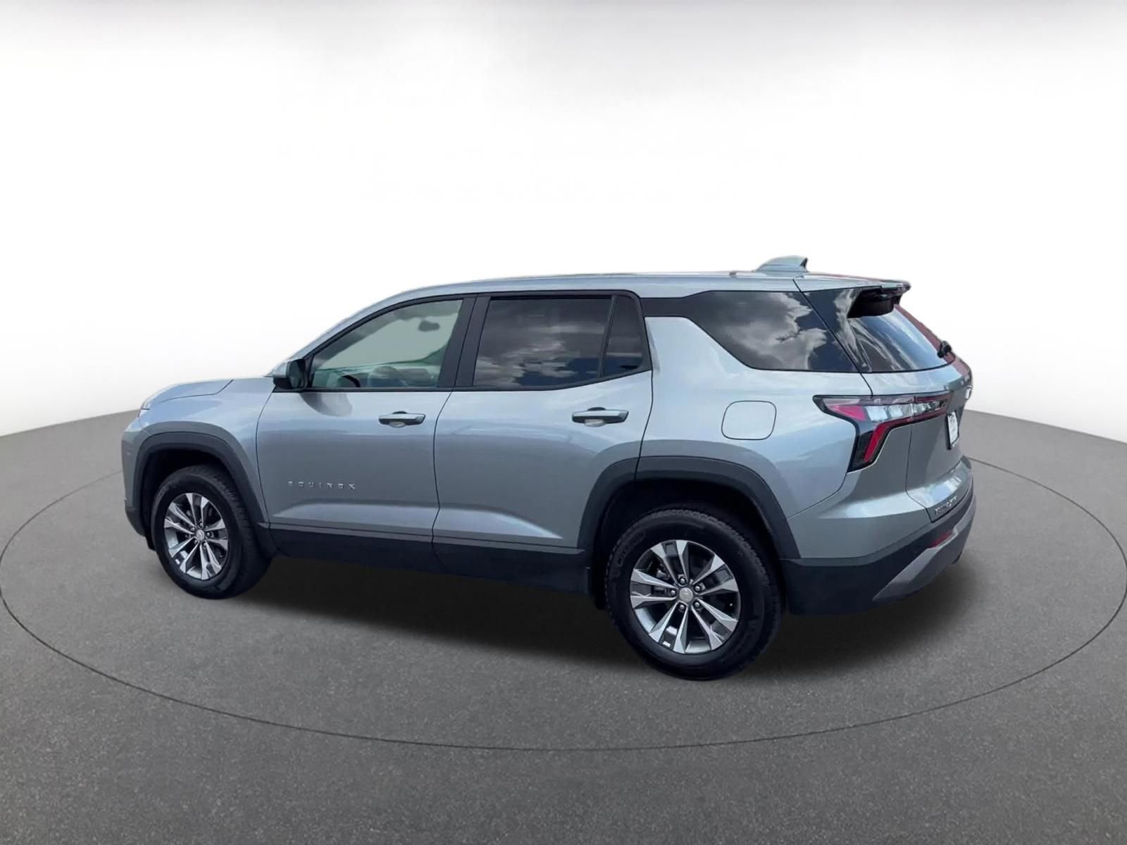Used 2025 Chevrolet Equinox LT AWD/4WD image 10
