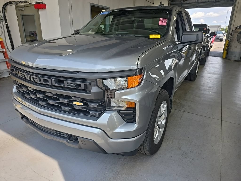 Used 2023 Chevrolet Silverado 1500 Custom AWD/4WD image 2