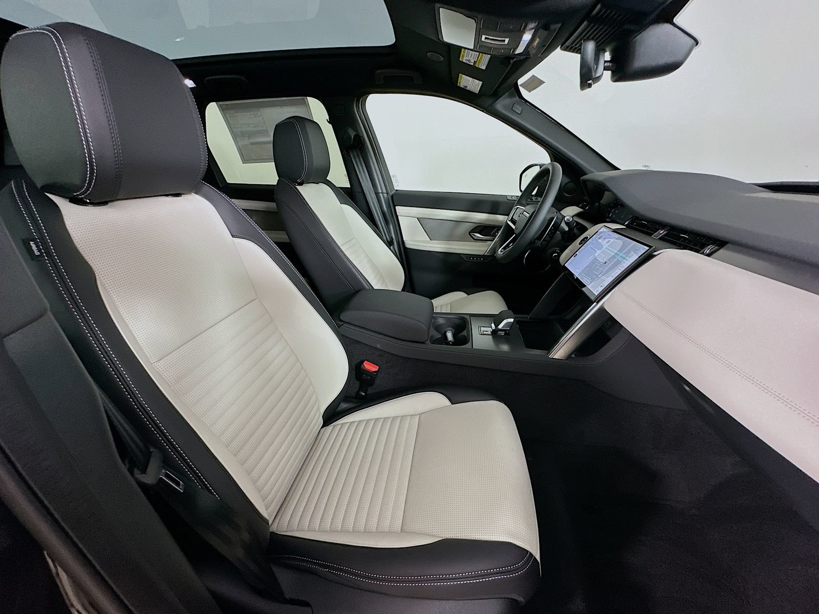 New 2026 Land Rover Discovery Sport Landmark AWD/4WD image 45