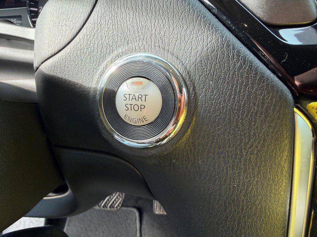 Used 2015 Nissan Pathfinder SV image 41