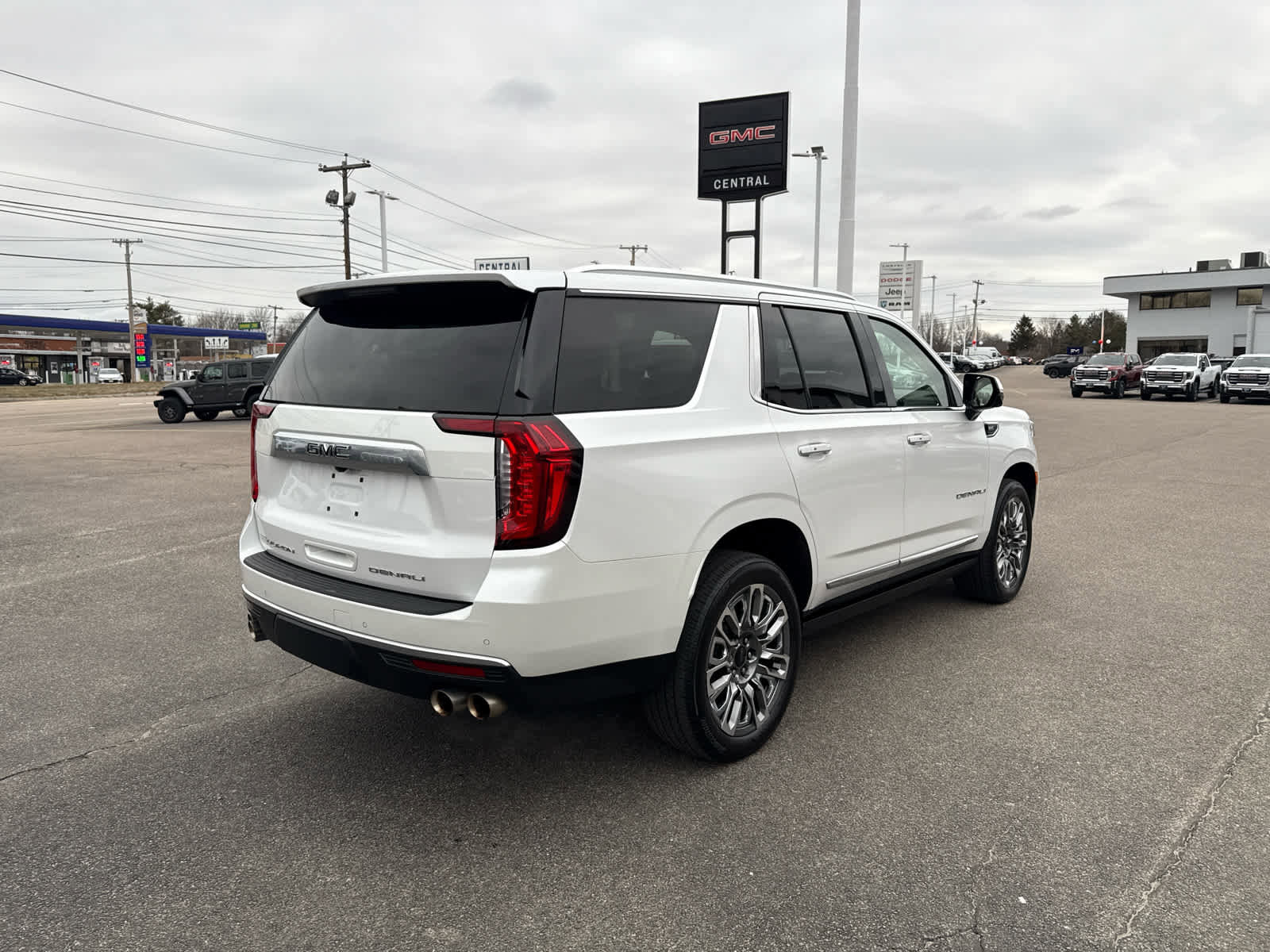 Used 2023 GMC Yukon Denali image 5