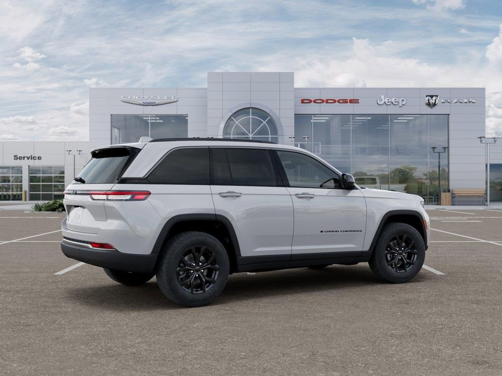 New 2026 Jeep Grand Cherokee Altitude image 4