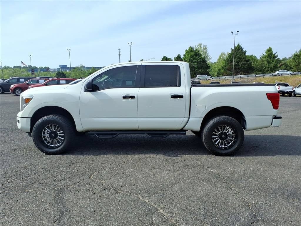Used 2021 Nissan Titan SV AWD/4WD image 7
