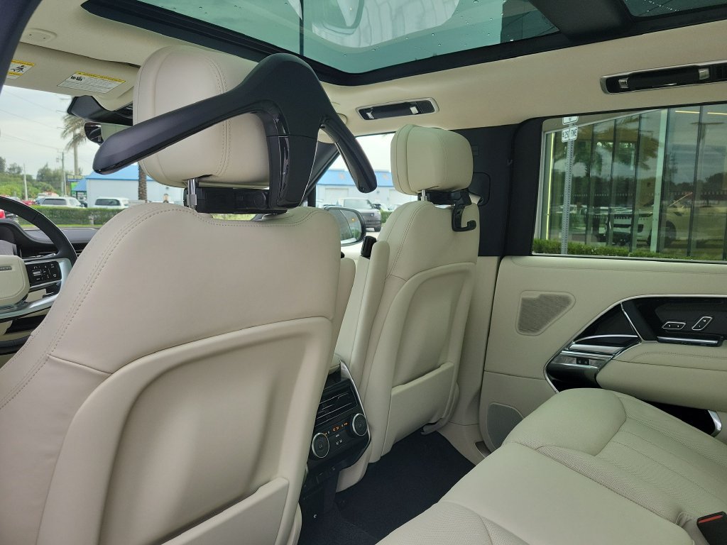 New 2027 Land Rover Range Rover Long Wheelbase SE AWD/4WD image 17